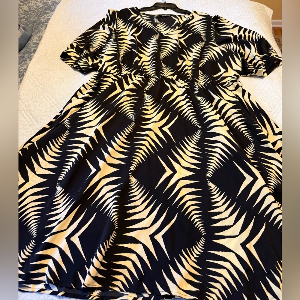 BloomChic Black and Cream Patterned Dress